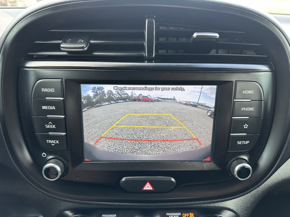 Used 2020 Kia Soul LX FWD image 11