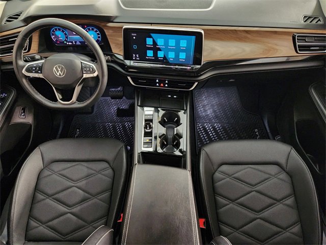 Used 2024 Volkswagen Atlas SE w/ Black Wheel Package image 4