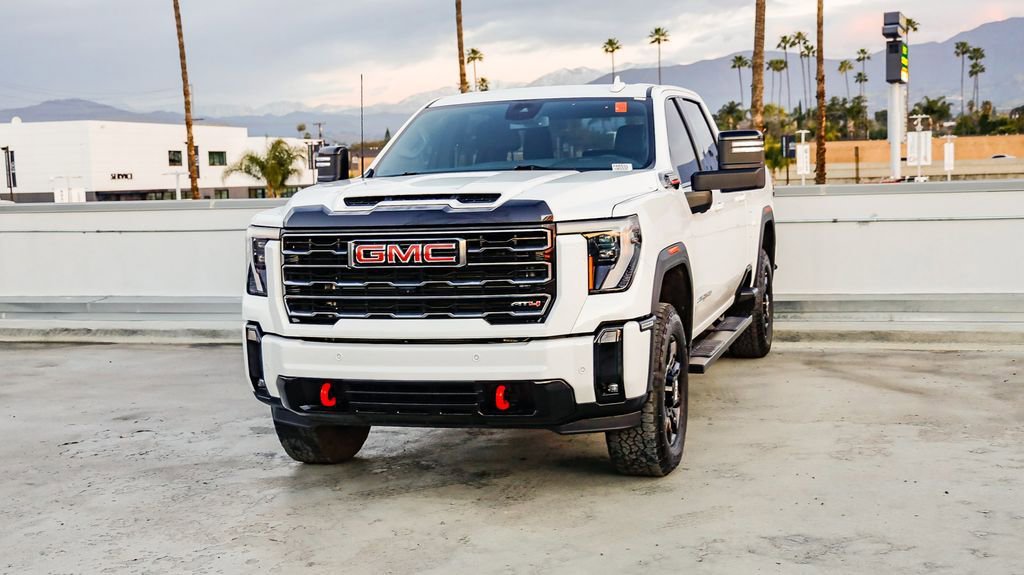 Used 2025 GMC Sierra 2500 AT4 image 4