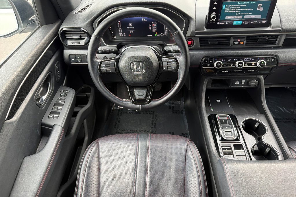 Certified 2025 Honda Pilot Black Edition image 11