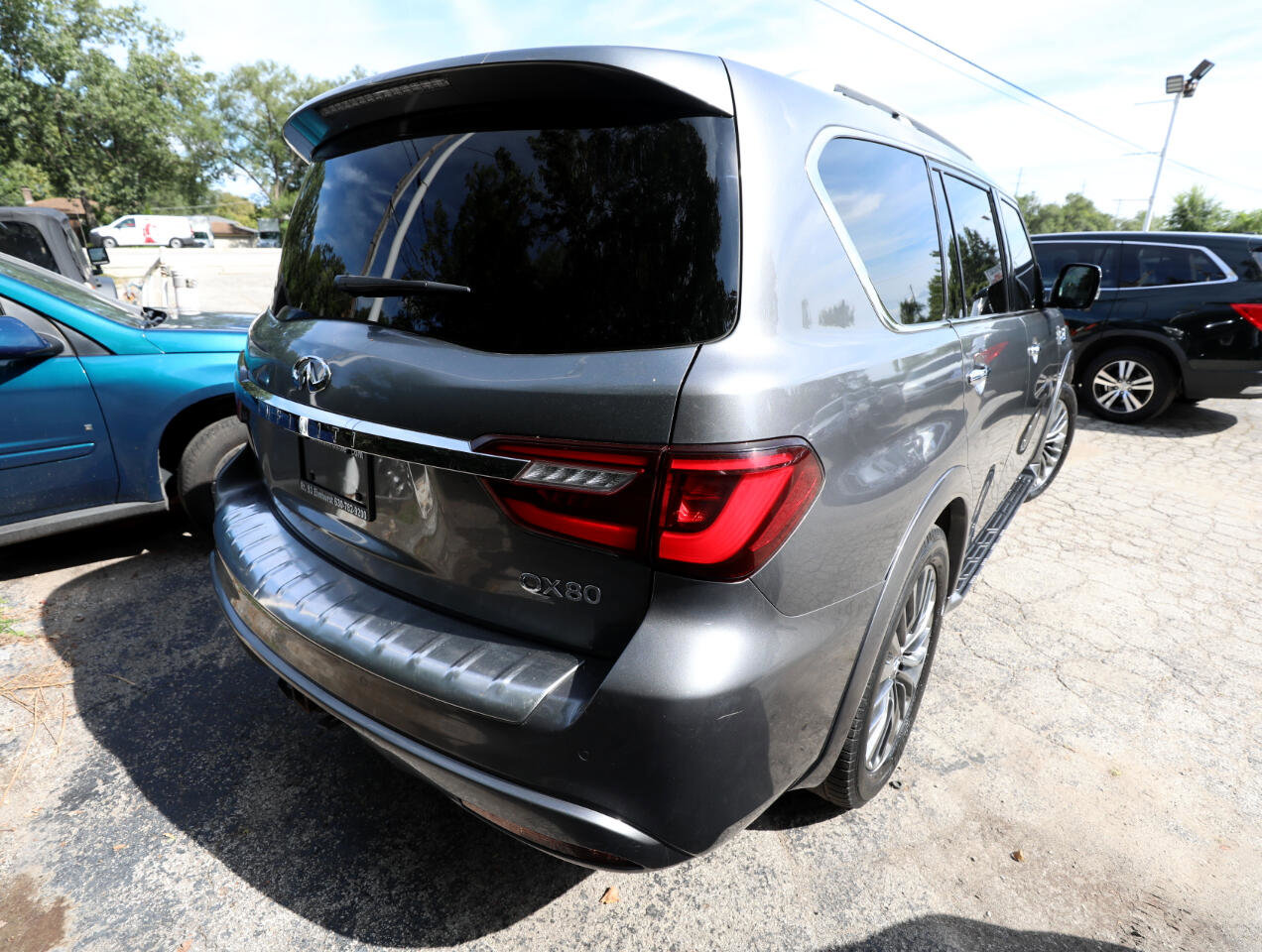 Used 2018 INFINITI QX80 4WD w/ Deluxe Technology Package image 6