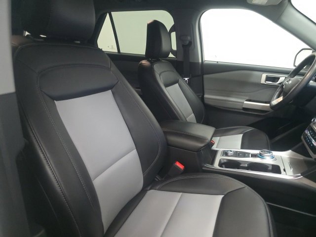 Used 2023 Ford Explorer XLT w/ Equipment Group 202A image 6