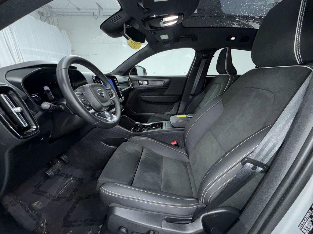 Used 2023 Volvo C40 P8 Recharge Ultimate w/ Protection Package Premier image 13