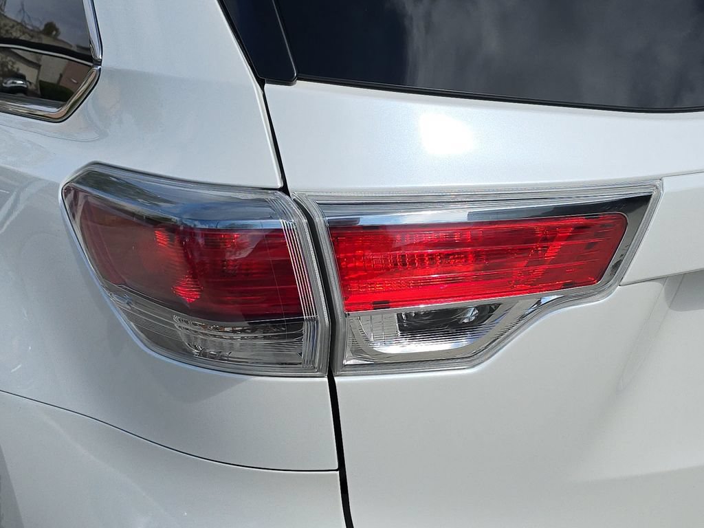 Used 2016 Toyota Highlander Limited w/ Preferred Accessory Package FWD image 38