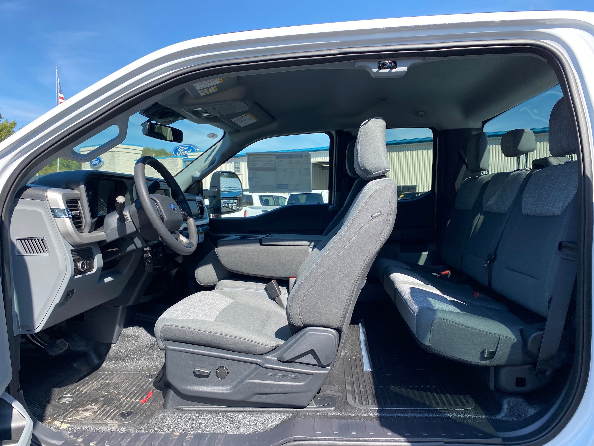 New 2027 Ford F350 XLT w/ FX4 Off-Road Package AWD/4WD image 21