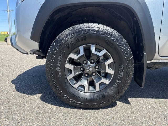 Certified 2022 Toyota Tacoma TRD Off-Road w/ TRD Premium Off Road Package AWD/4WD image 6