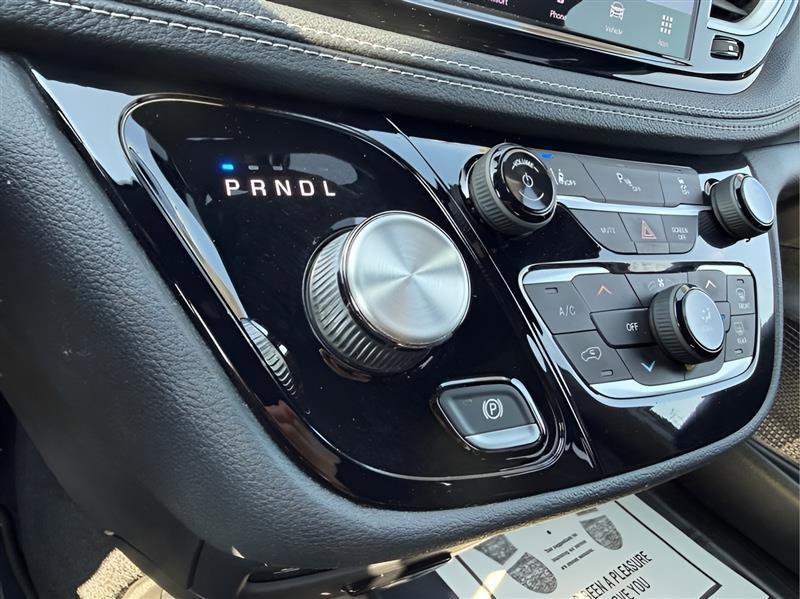 Used 2021 Chrysler Pacifica Touring w/ Uconnect Theater Family Group image 61