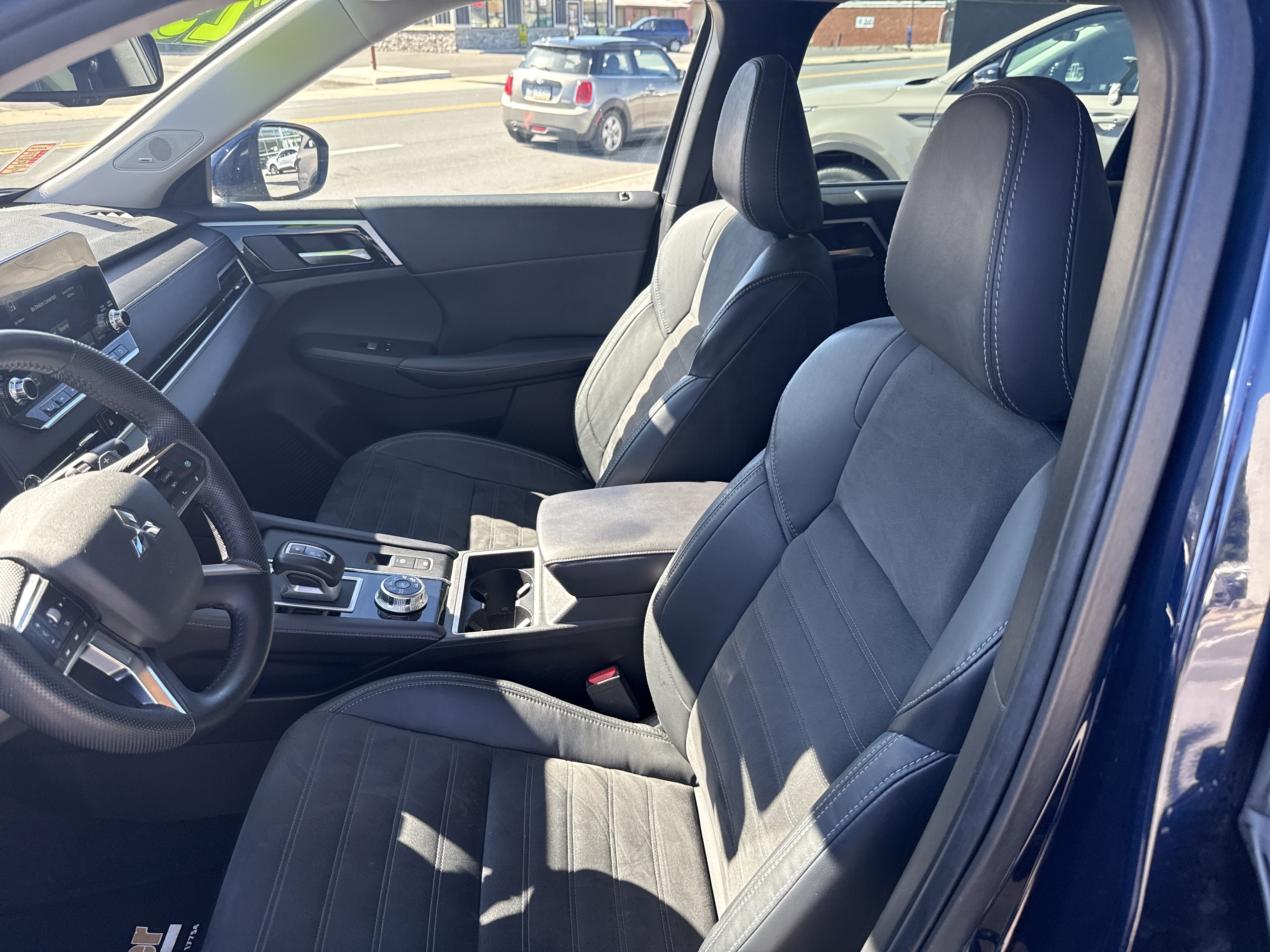 Used 2023 Mitsubishi Outlander SE AWD/4WD image 12