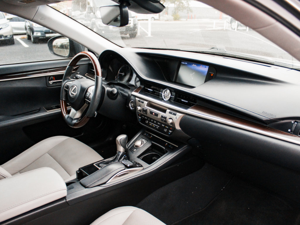 Used 2018 Lexus ES 350 w/ Navigation System Package FWD image 31