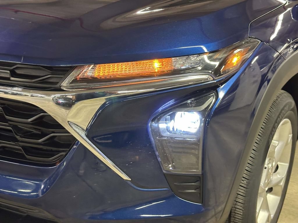 Used 2024 Chevrolet Trax LS w/ LS Convenience Package FWD image 9