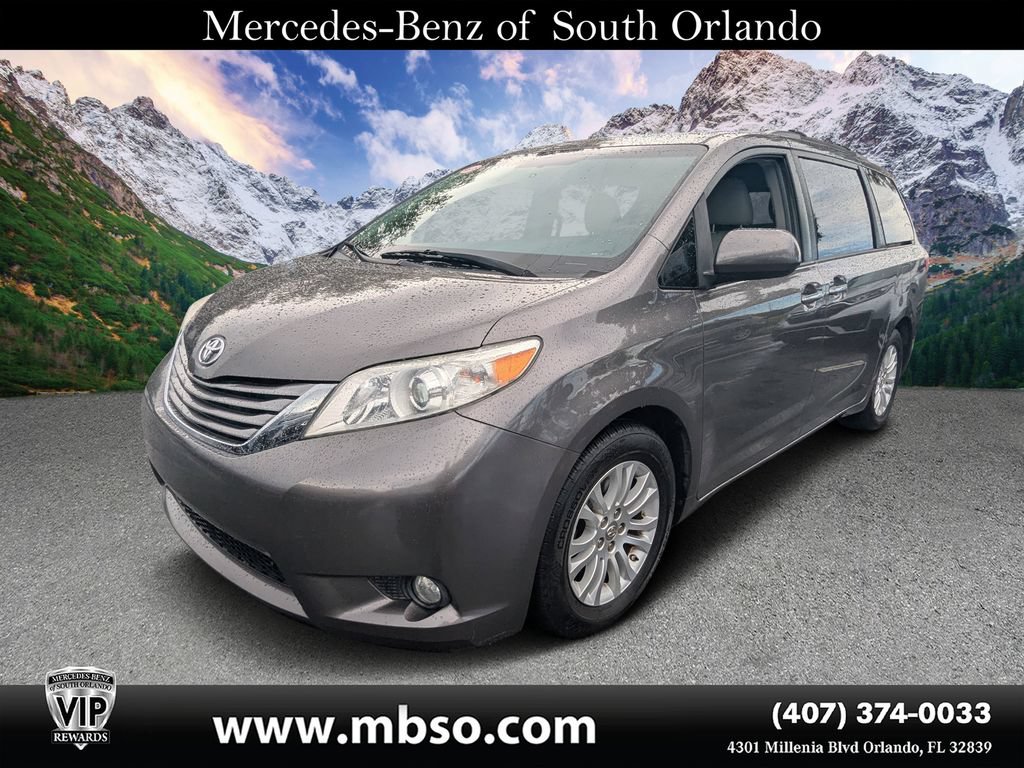 Used 2017 Toyota Sienna XLE w/ XLE Navigation Package FWD image 21