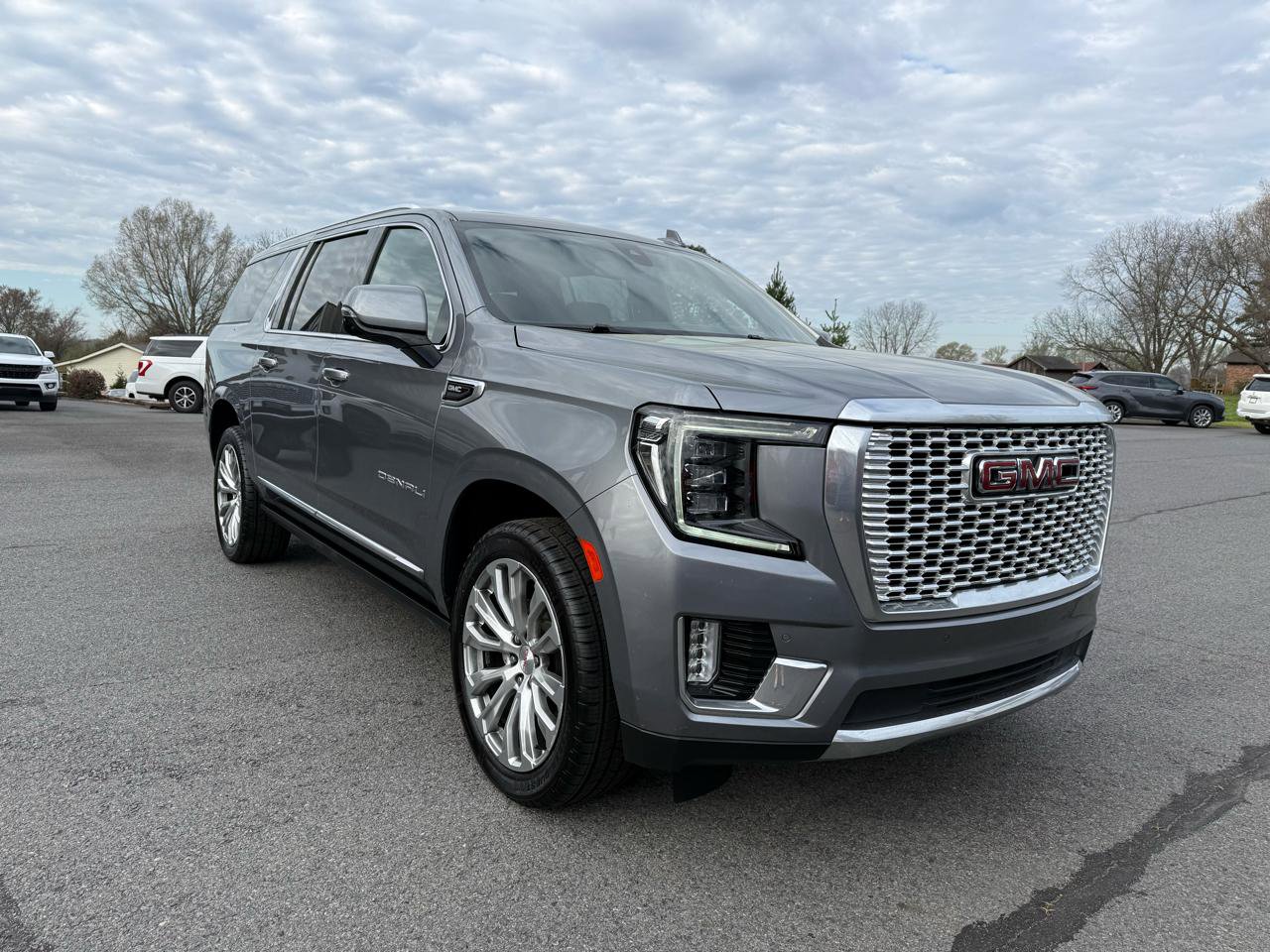 Used 2022 GMC Yukon XL Denali AWD/4WD image 8