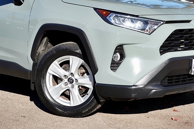 Used 2021 Toyota RAV4 XLE image 4