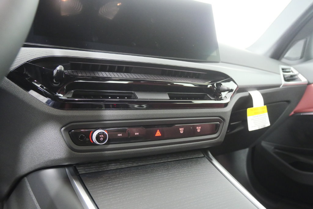 Used 2026 BMW 330i Sedan w/ M Sport Package RWD image 21