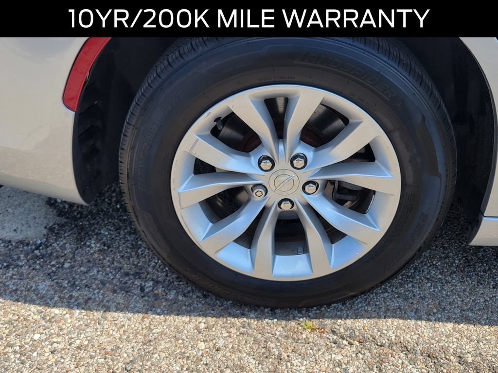 Used 2021 Chrysler 300 Touring RWD image 5