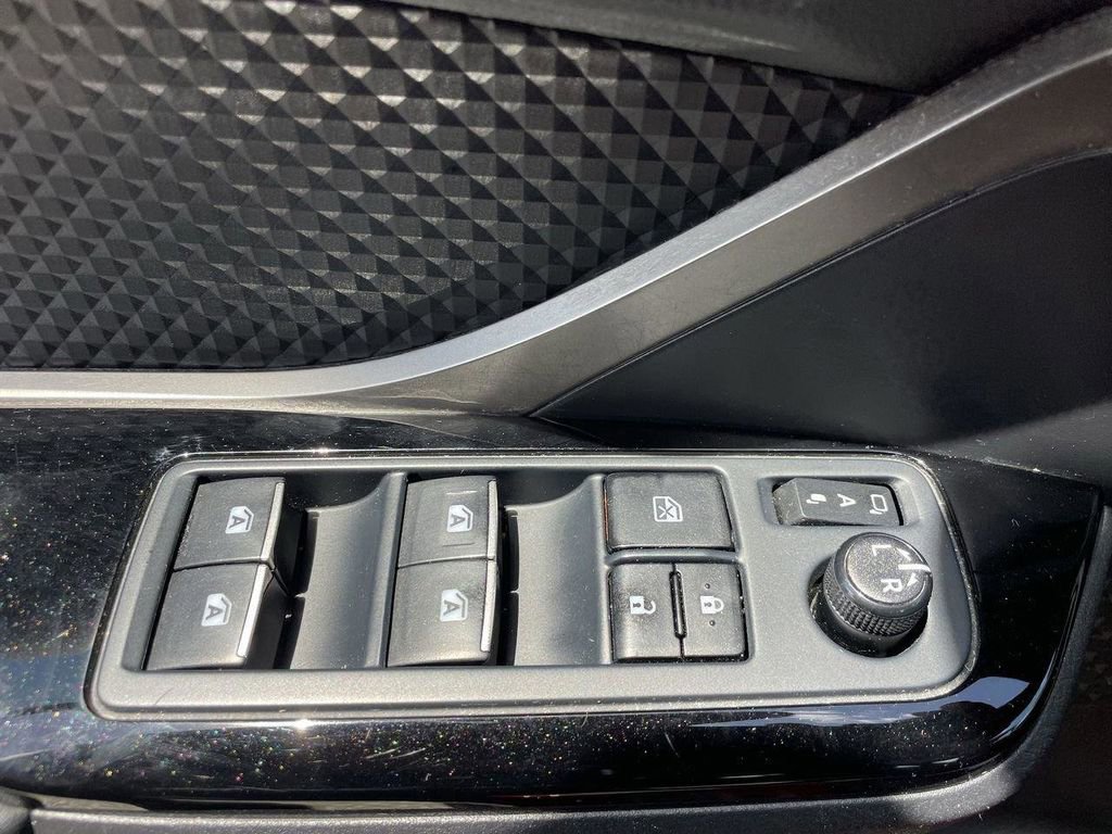 Used 2019 Toyota C-HR XLE image 20