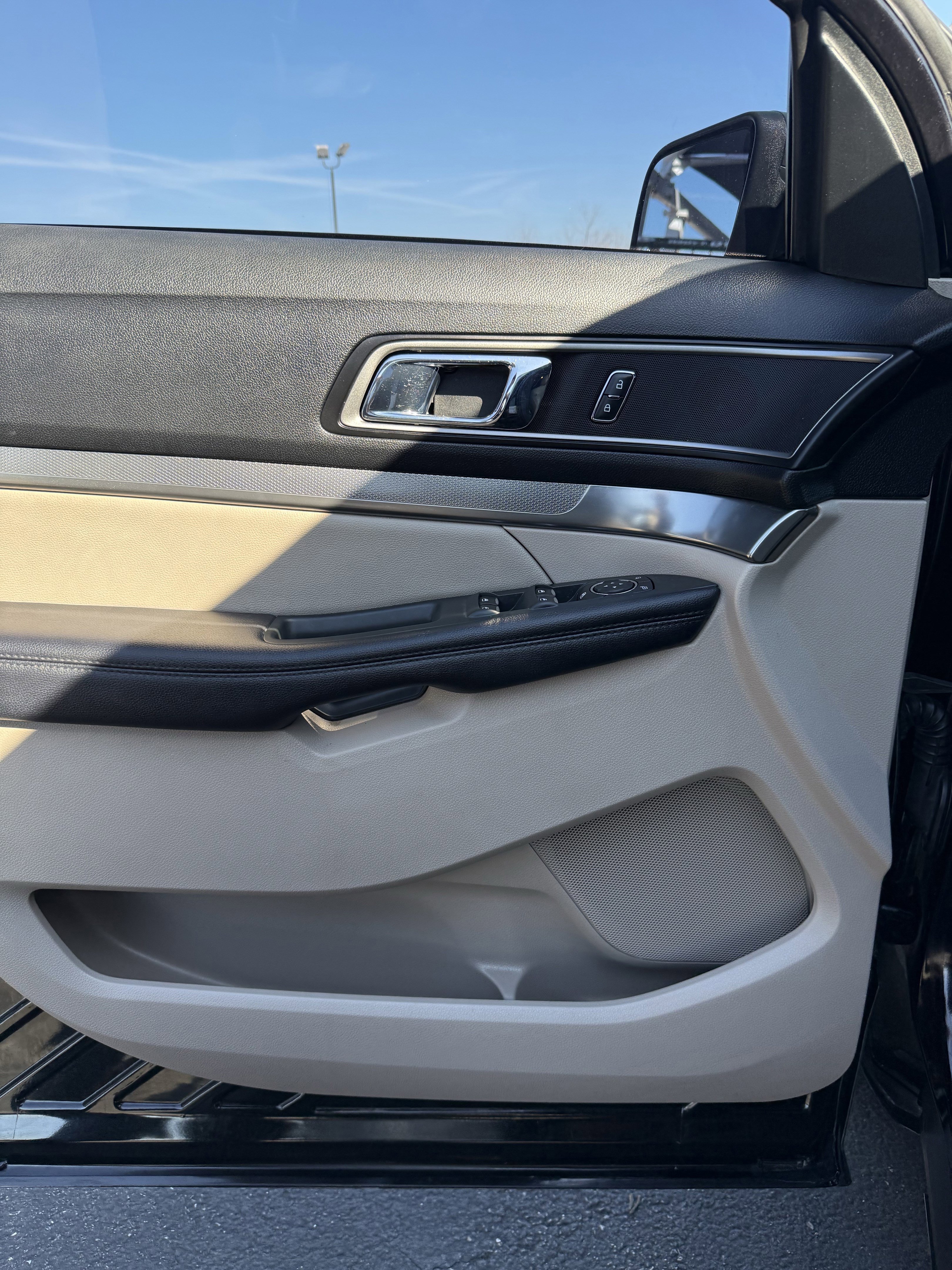 Used 2019 Ford Explorer XLT w/ Equipment Group 202A image 21