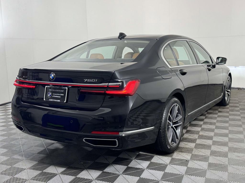 Used 2022 BMW 750i xDrive AWD/4WD image 10