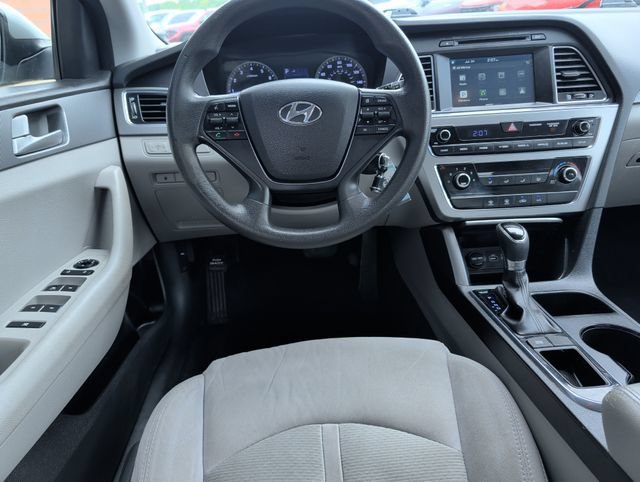 Used 2016 Hyundai Sonata SE FWD image 2