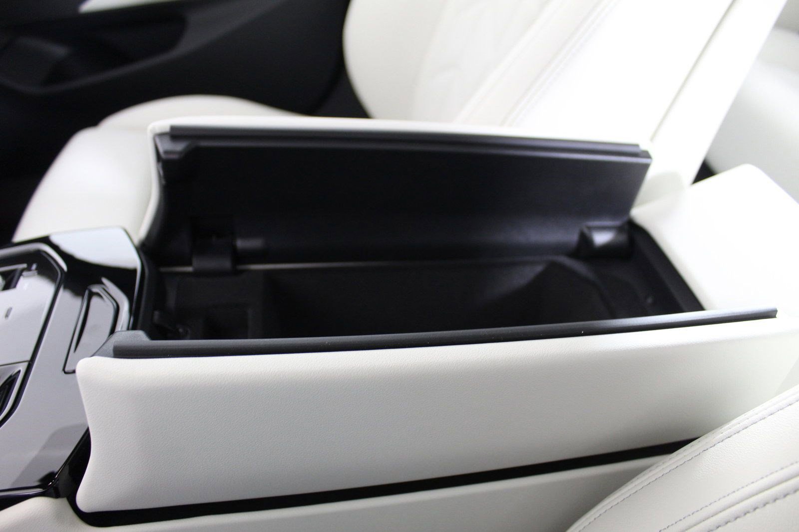 Used 2025 BMW 530i w/ Premium Package image 30