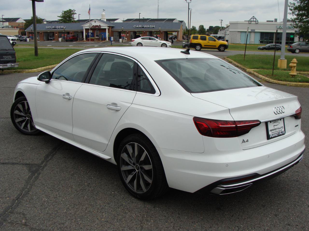 Used 2021 Audi A4 2.0T Premium w/ Convenience Package AWD/4WD image 4