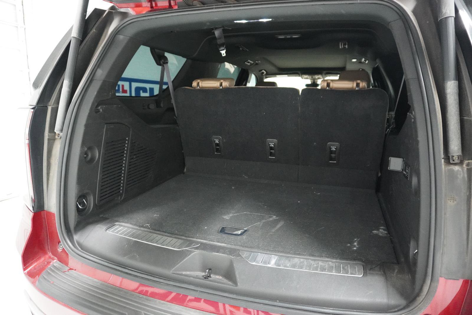 Used 2021 Chevrolet Suburban Premier w/ Premium Package image 7