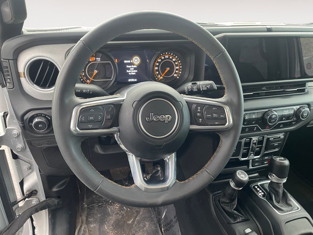 Used 2024 Jeep Wrangler Sahara image 12