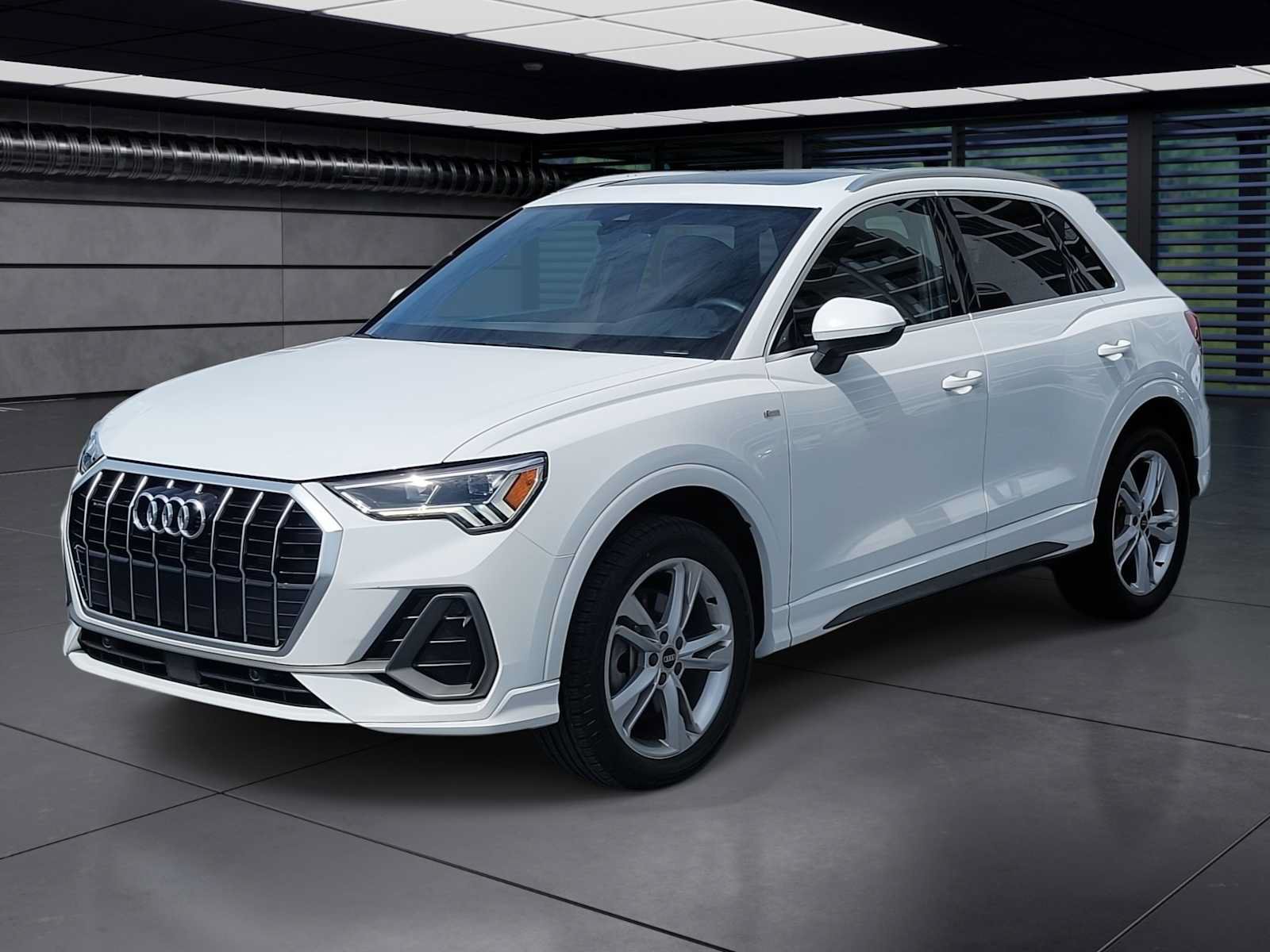 Certified 2024 Audi Q3 2.0T Premium