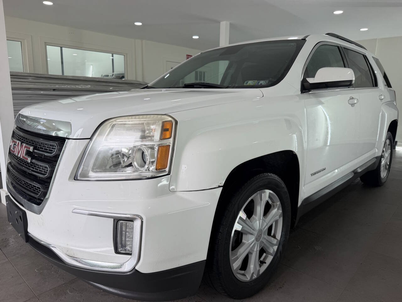 Used 2017 GMC Terrain SLE w/ Convenience Package AWD/4WD image 1