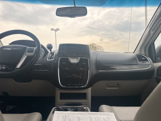 Used 2013 Chrysler Town & Country Touring FWD image 14