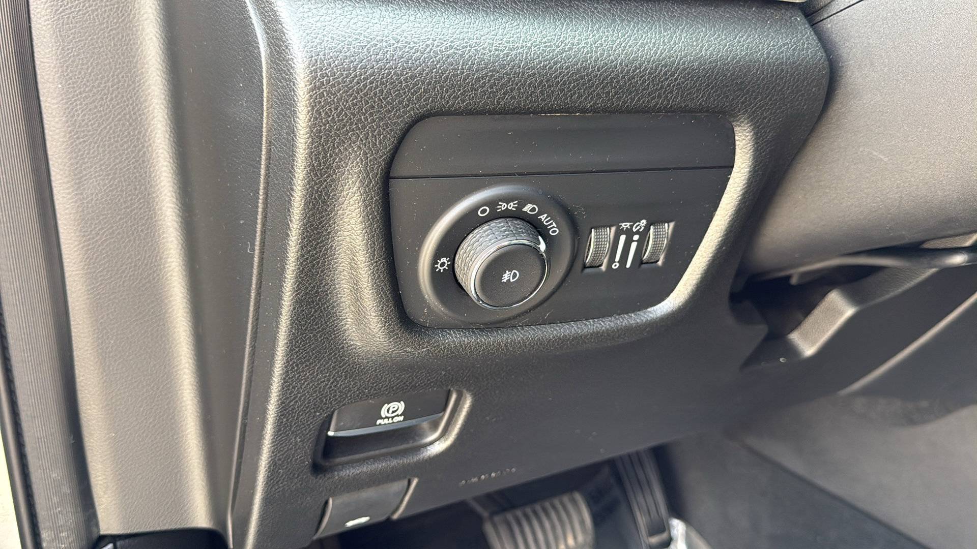 Used 2022 Jeep Grand Cherokee Limited AWD/4WD image 13