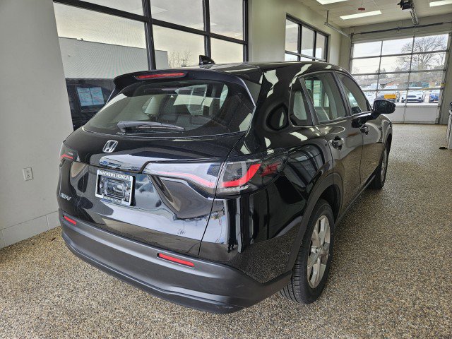 Used 2023 Honda HR-V LX image 2