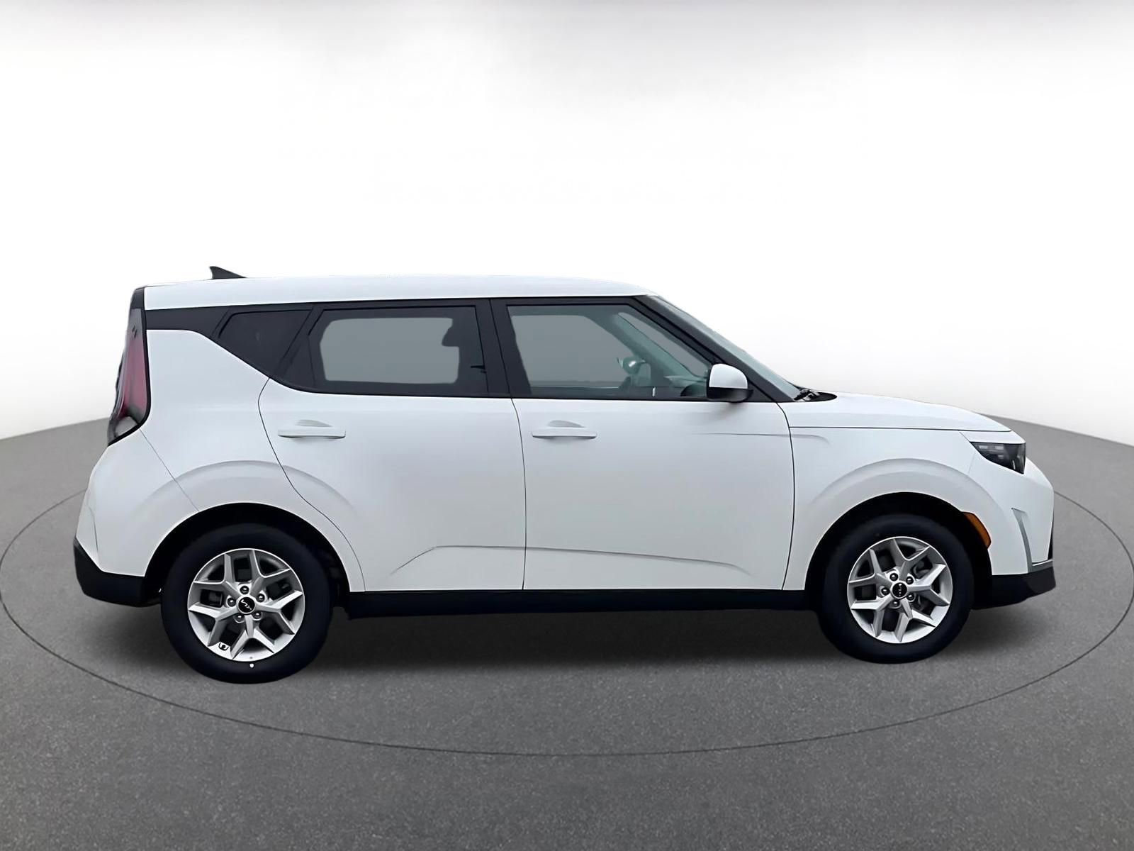 Used 2025 Kia Soul LX w/ LX Technology Package image 16