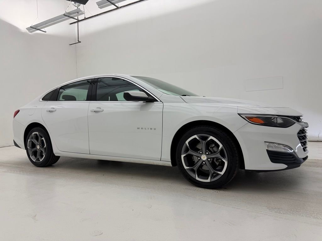 Used 2024 Chevrolet Malibu LT FWD image 2