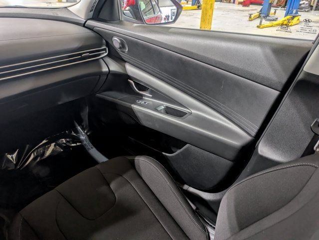 Used 2023 Hyundai Elantra SEL FWD image 15