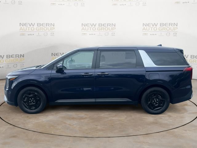 Used 2025 Kia Carnival FWD image 2