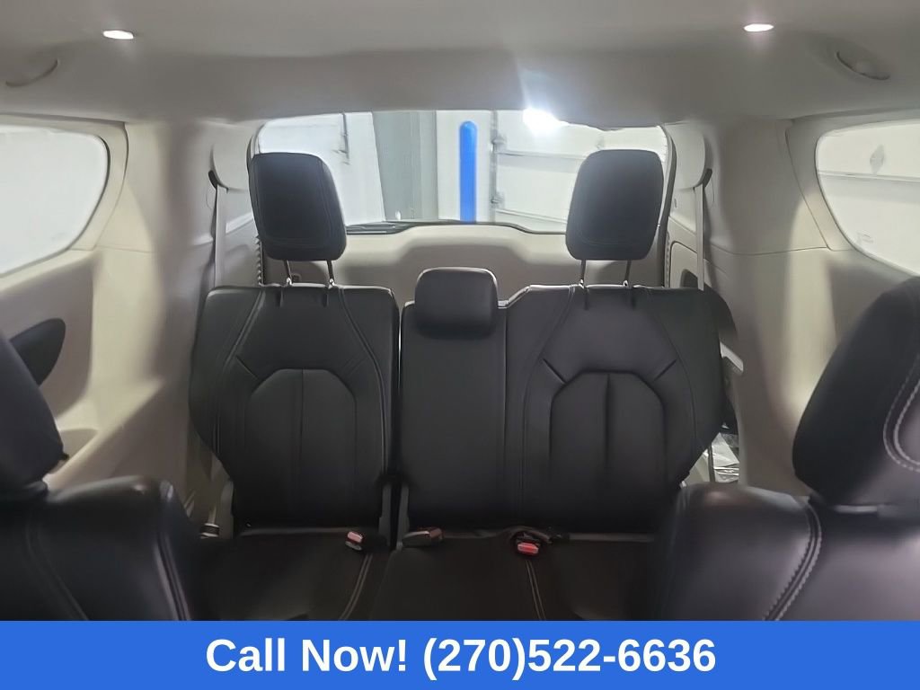 Used 2024 Chrysler Pacifica Touring-L image 20