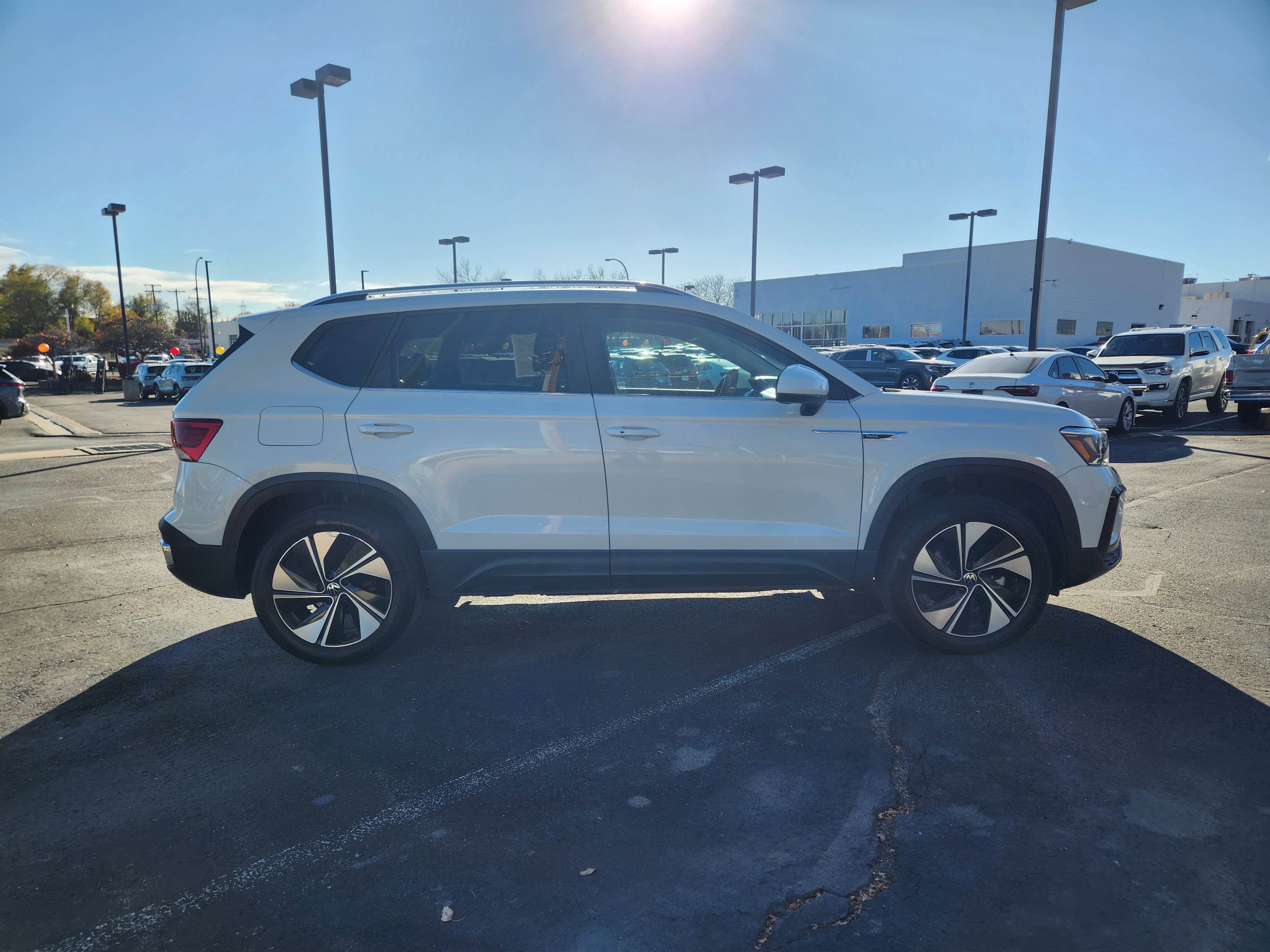 Certified 2023 Volkswagen Taos SE w/ Panoramic Sunroof Package image 8