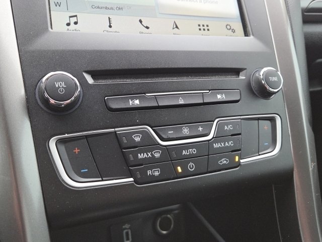 Used 2017 Ford Fusion SE w/ Equipment Group 201A image 20