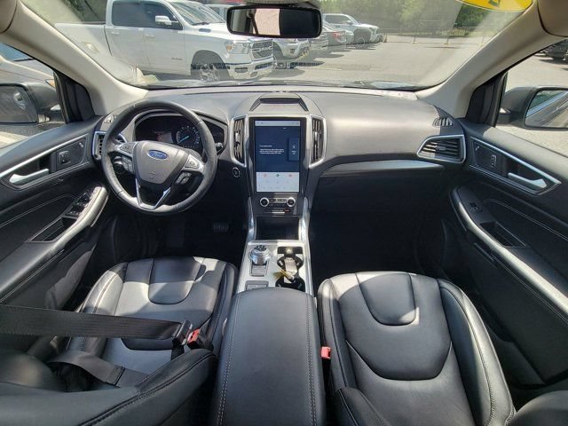 Used 2022 Ford Edge Titanium AWD/4WD image 2