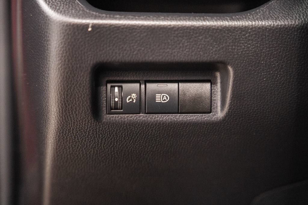 Used 2025 Toyota RAV4 XLE AWD/4WD image 38