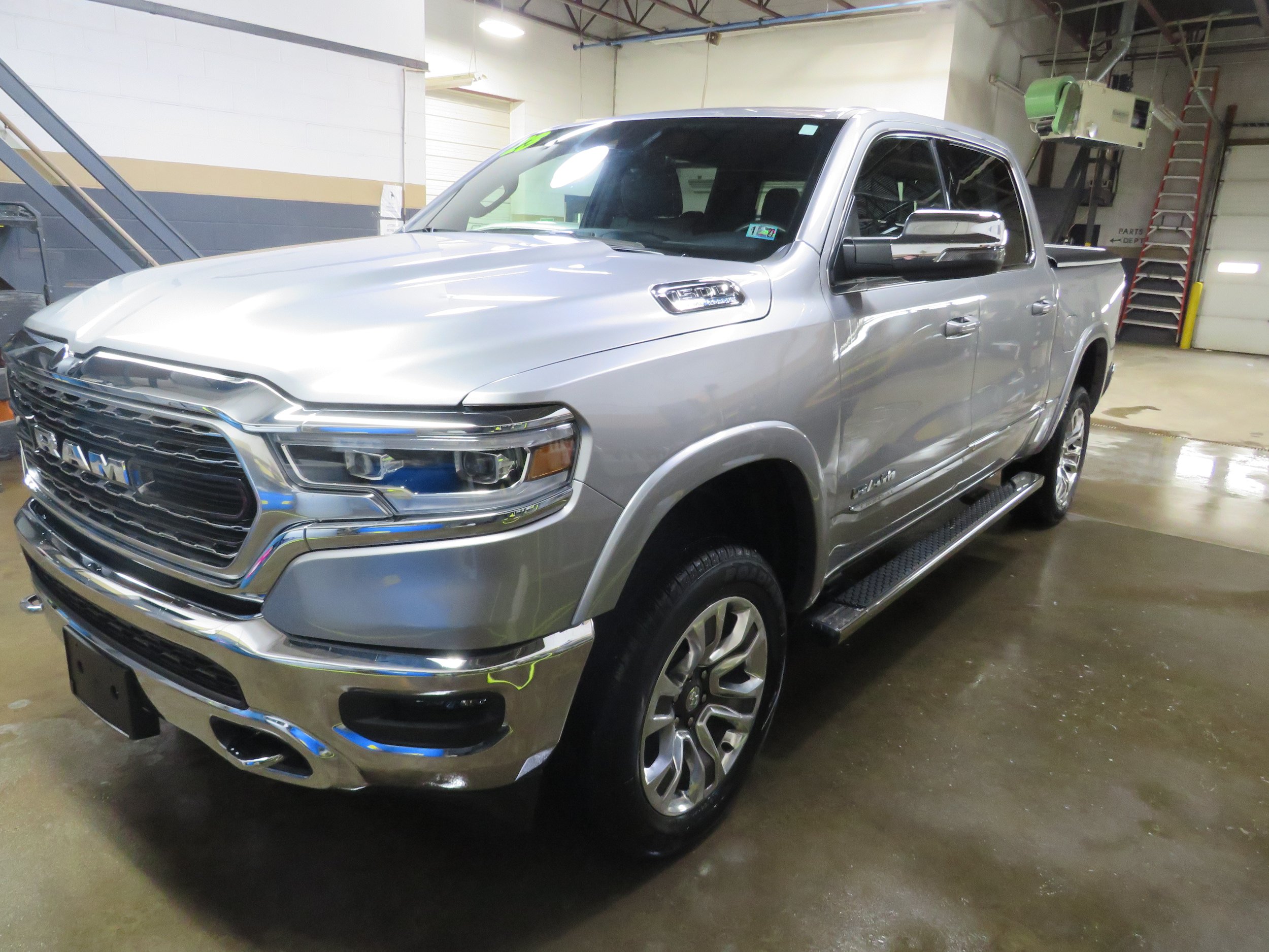 Used 2023 RAM 1500 Limited AWD/4WD image 3