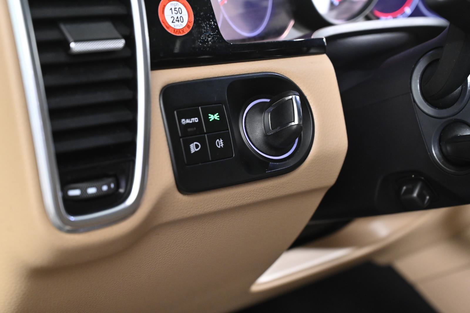 Used 2023 Porsche Cayenne image 21