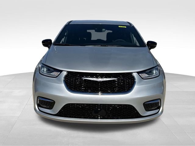 New 2026 Chrysler Pacifica Select image 2