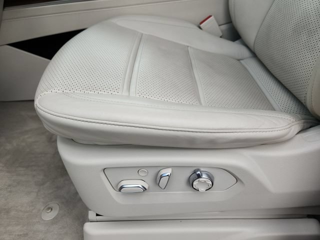 Used 2025 Cadillac Escalade ESV Sport Platinum AWD/4WD image 11