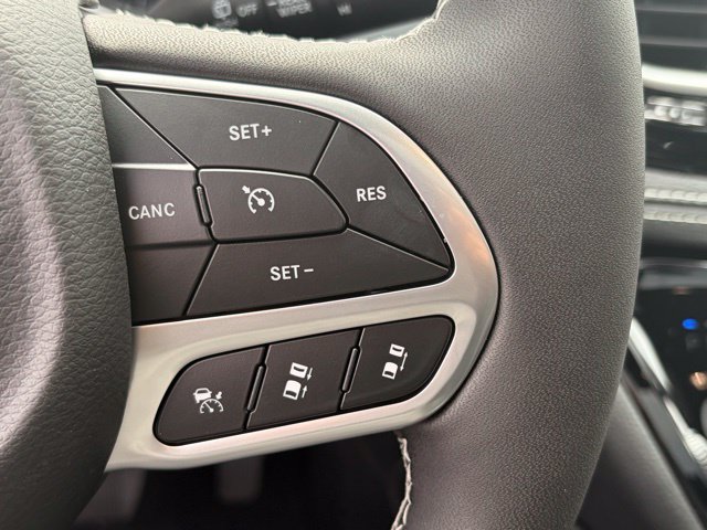 New 2026 Chrysler Pacifica Limited w/ Uconnect Theater Family Group FWD image 57