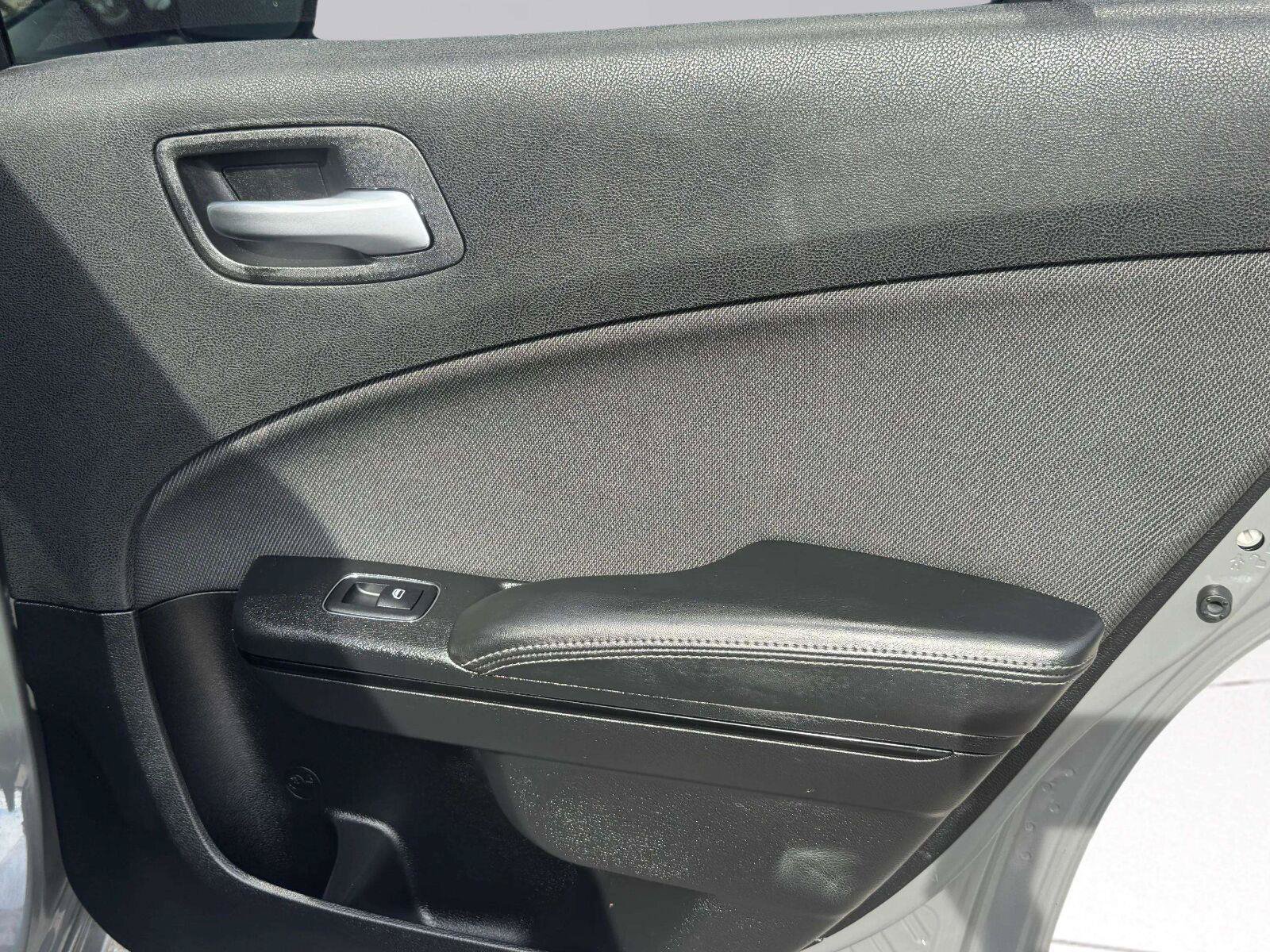 Used 2018 Dodge Charger SXT RWD image 33