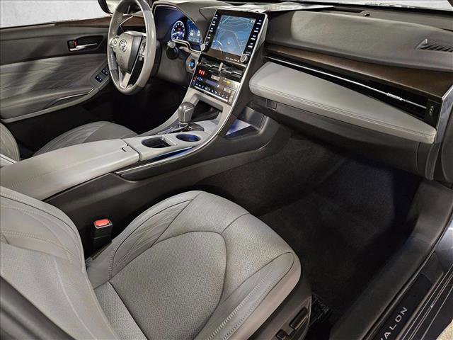 Used 2019 Toyota Avalon Limited image 21