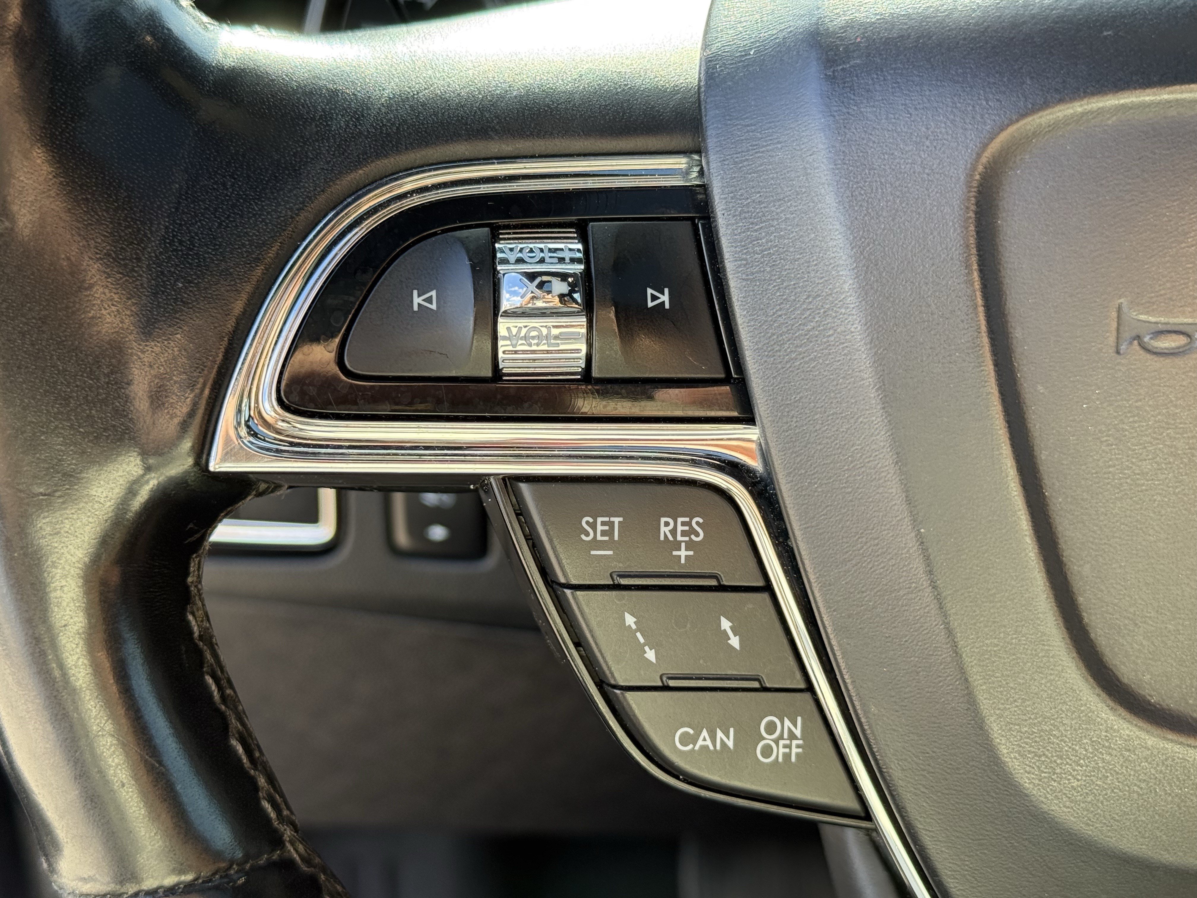Used 2021 Lincoln Navigator Reserve w/ Luxury Package RWD image 16