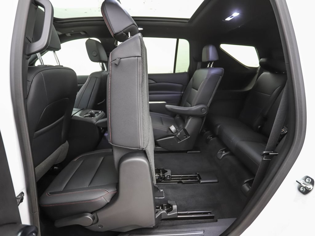 Used 2025 Chevrolet Traverse Z71 w/ Driver Confidence Package AWD/4WD image 26